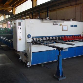 Used LVD IST-E 31/13, 3100 x 13 mm - NC Hydraulic shears | Asset-Trade