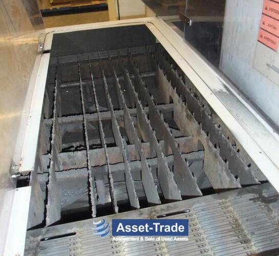 MAZAK Super Turbo X48Hi-Pro - Laser cutting area, cutting head and sheet support