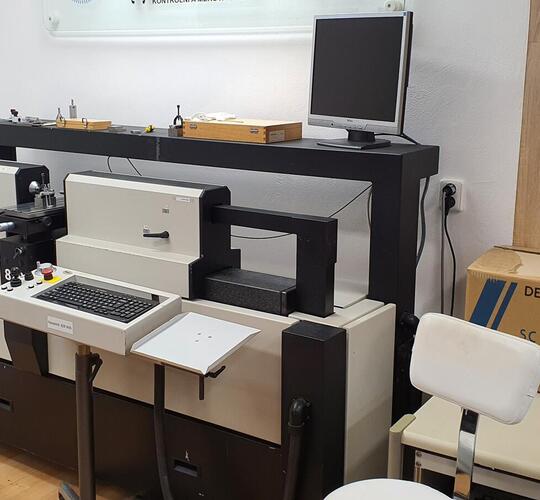 Used MAHR 828 CIM 500 Precision Universal Length Measuring Machine