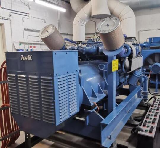 Used MTU 6V 396 TC 42 mit AvK (A. van Kaick) DKBN80/500-4TS Generator 500 kVA - Front view and machine overview